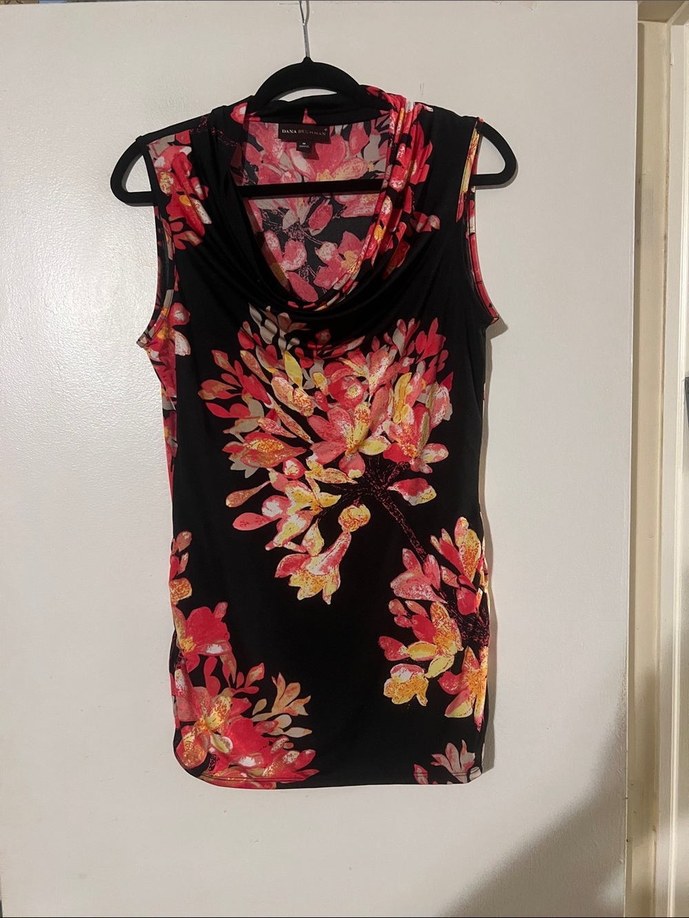 Dana Buchman black w/floral sleeveless top. Drapey front neckline